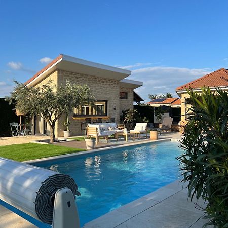 La Parenthese Hotel Auberives-sur-Vareze Екстериор снимка