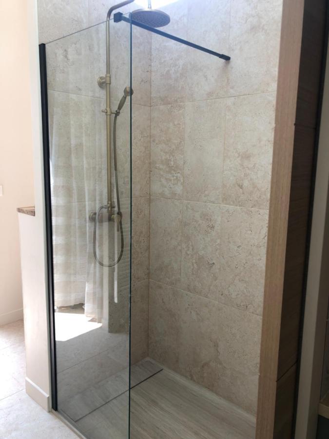 La Parenthese Hotel Auberives-sur-Vareze Екстериор снимка