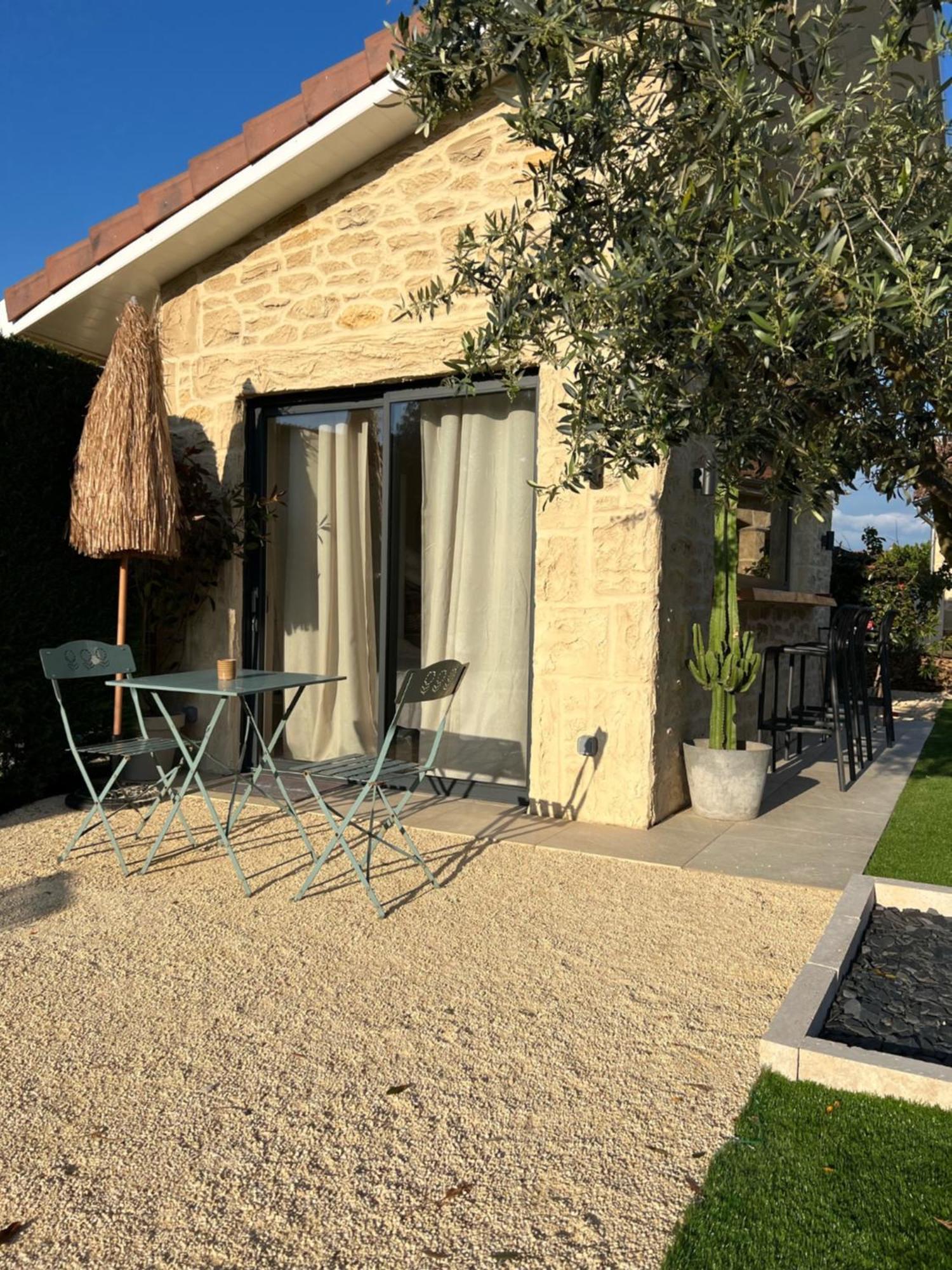 La Parenthese Hotel Auberives-sur-Vareze Екстериор снимка